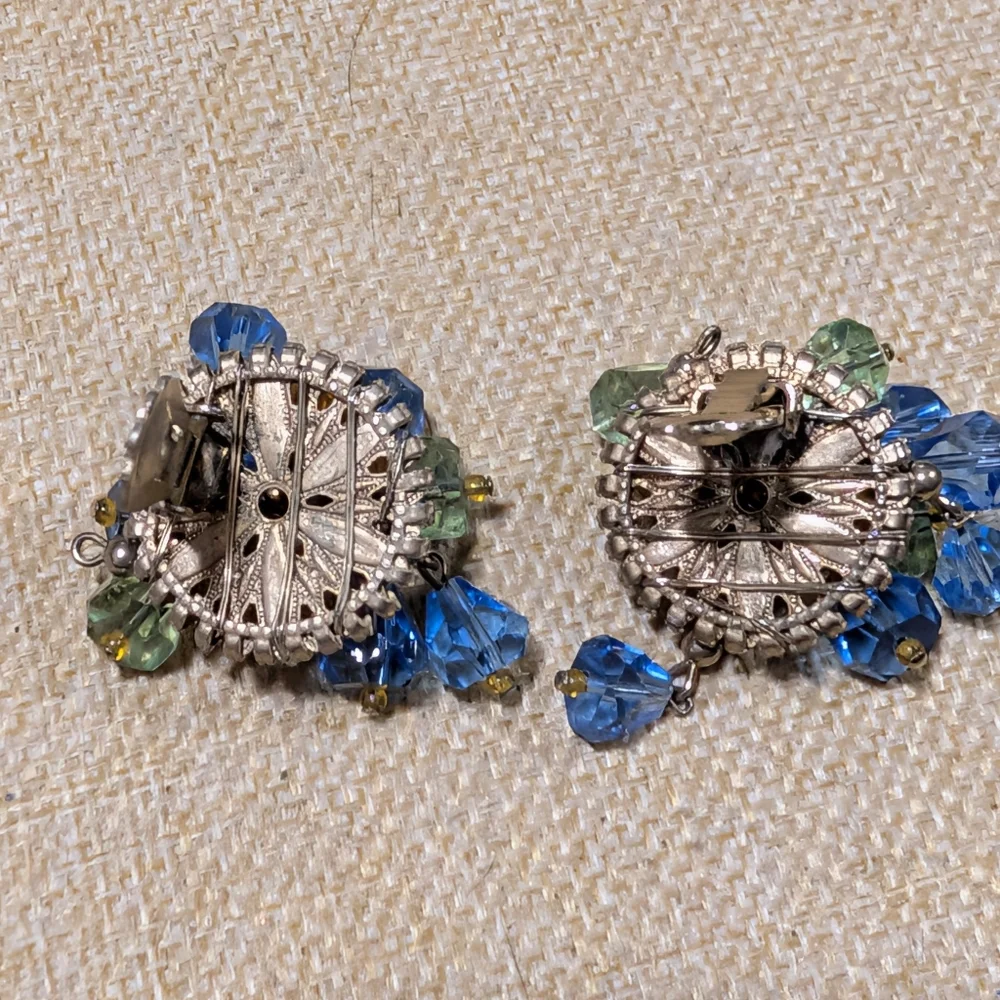 Vintage Mid Century Colorful Beaded Retro Clip On Earrings - Picture 4 of 7